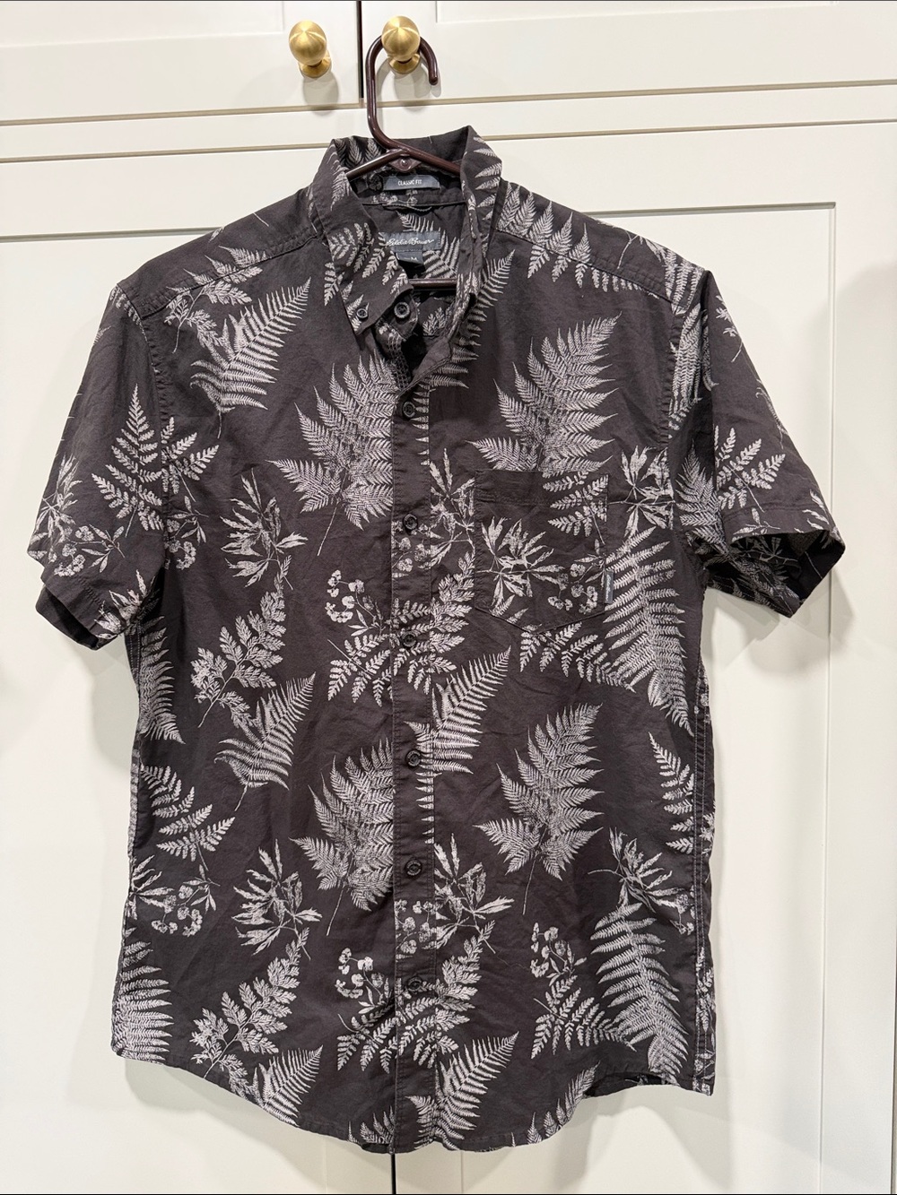 Eddie Bauer Black Short-Sleeve Fern Print Button-Down Shirt